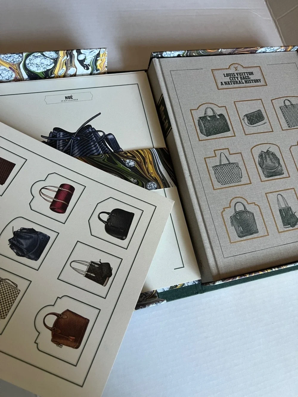 LOUIS VUITTON City Bags History Coffee Table Book Full set Rare